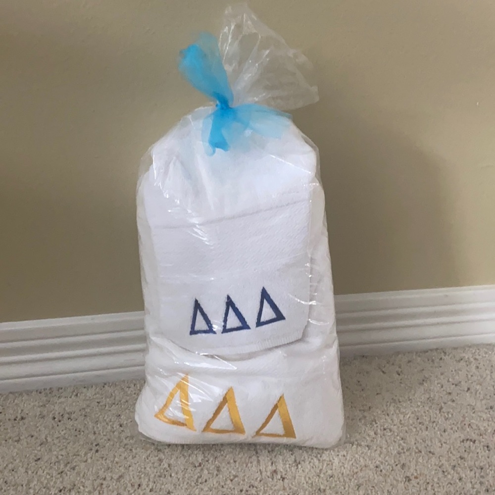 TRI DELTA bath towel + hand towel ^^^ embroidered